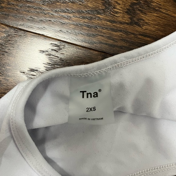 Aritzia/TNA- (TNALIFE bra top) - Picture 3 of 3